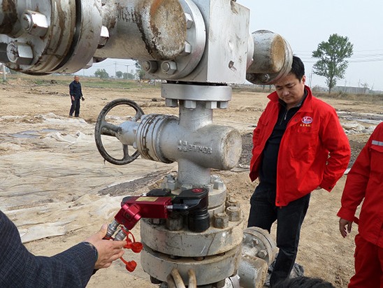 驅動液壓扭矩扳手應用在石油管道發蘭螺栓預緊